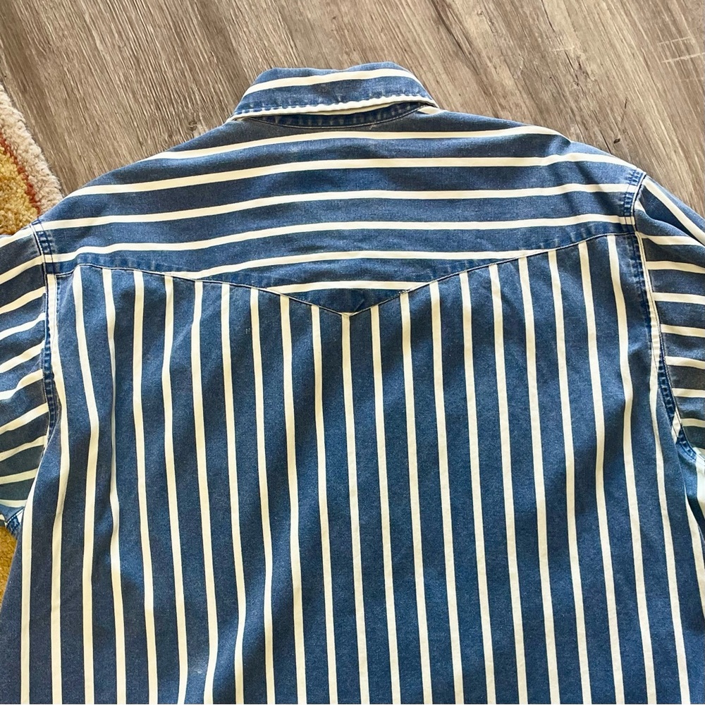 Vintage 1990s Wrangler Brushpopper Pearl Snap Striped Denim Botton Down Shirt - Picture 9 of 13